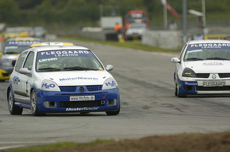 Henrik Larsen er forsvarende mester i Fleggaard Renault Clio Cup, men han har endnu ikke vundet sin første sejr endnu i år.
